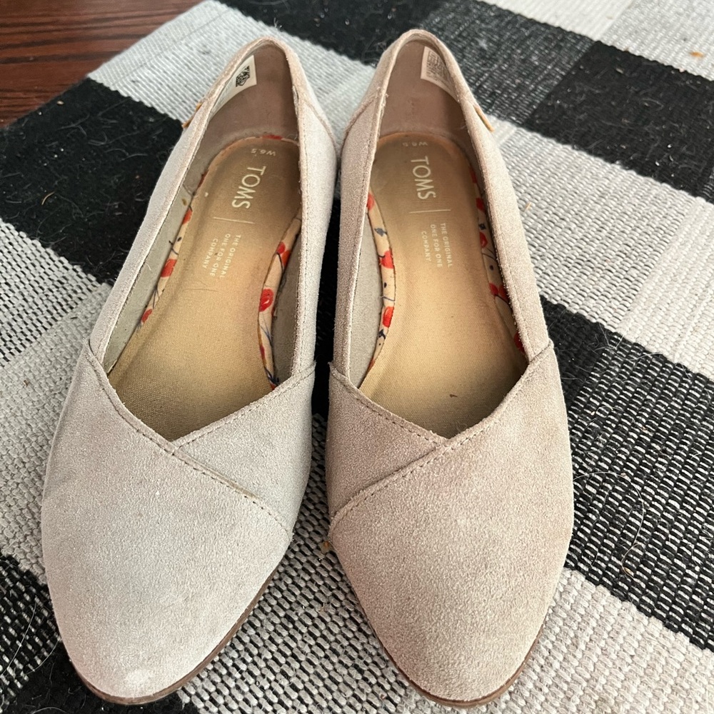 TOMS suede flats